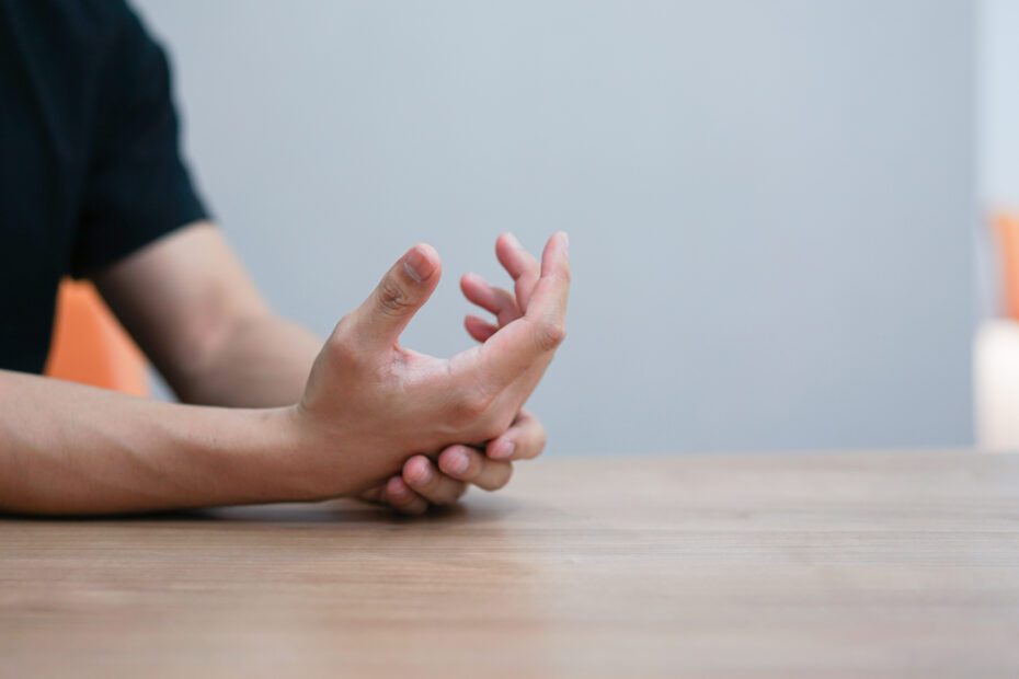 Numb Hand physiotherapy treatment in kenilworth, leamington spa, warwick, solihull, rugby